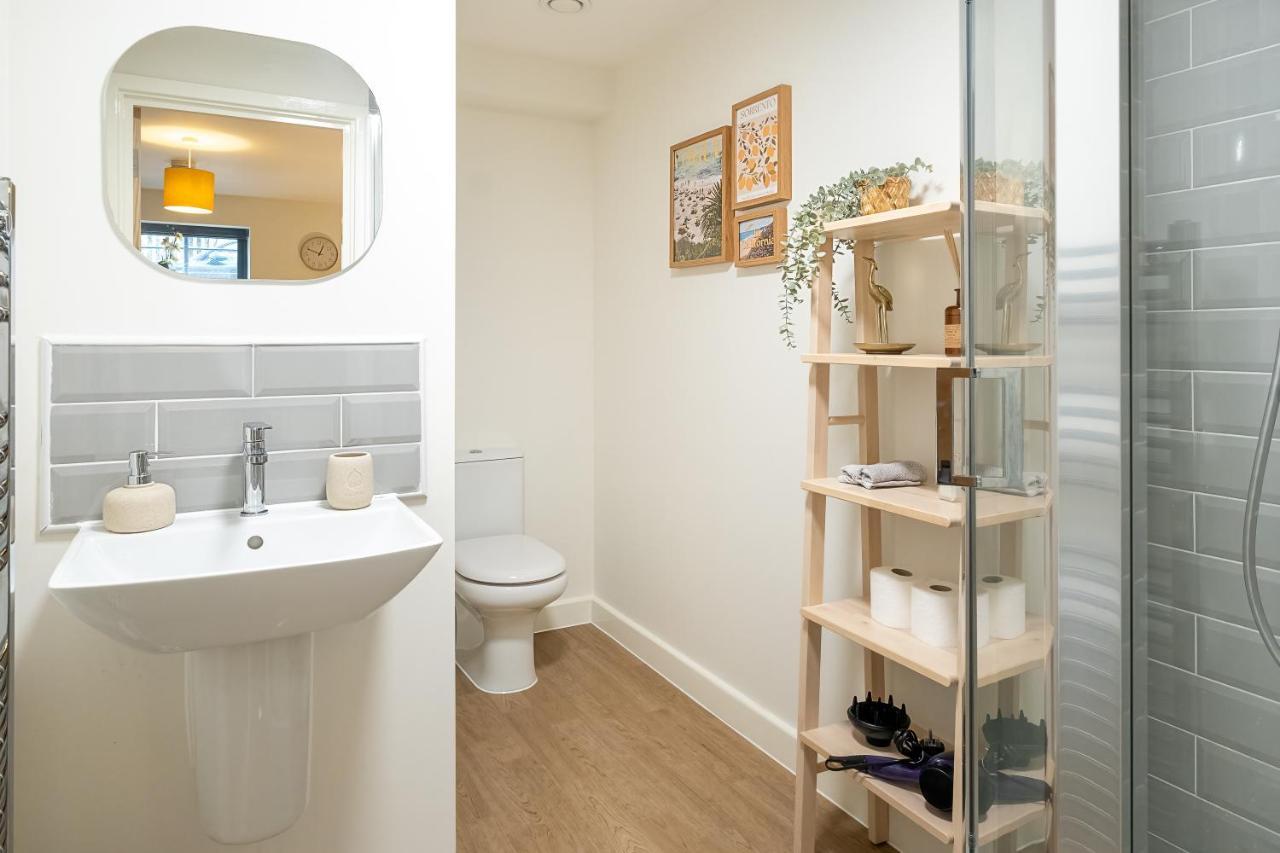 Luton Modern Serviced Accommodation For Contractors, Relocators, Professionals, Tourists And Students - Akugi Homes Exteriör bild