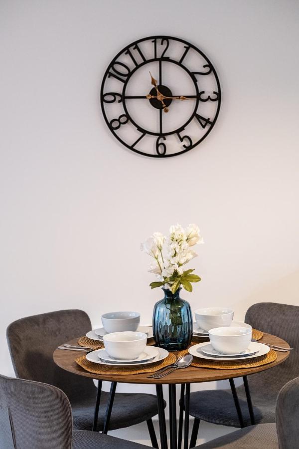 Luton Modern Serviced Accommodation For Contractors, Relocators, Professionals, Tourists And Students - Akugi Homes Exteriör bild